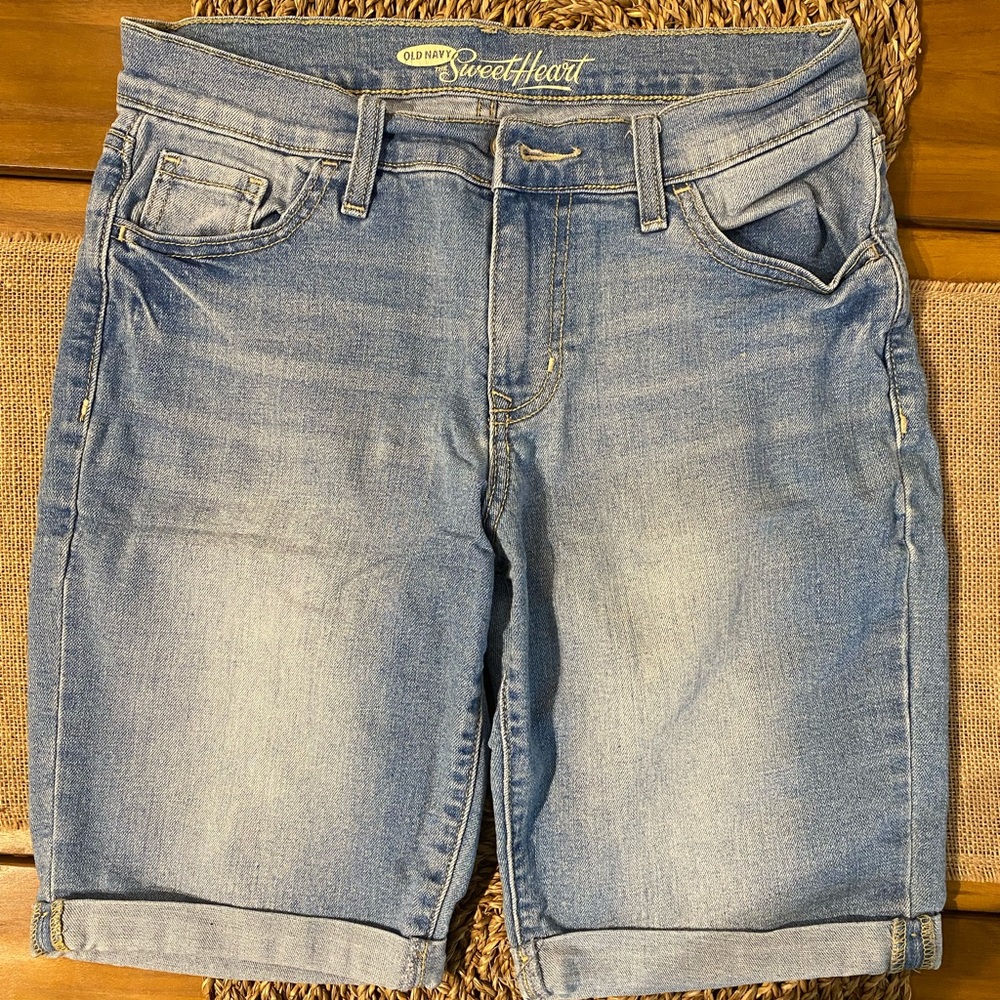 Old Navy The Sweetheart Bermuda Shorts Size 4